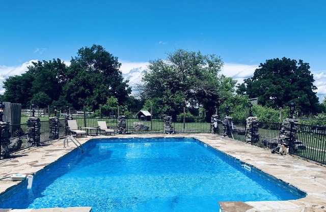 Tombstone Ranch Pool Hot Tub Country Setting