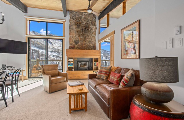 Top Level *Remodeled* Unit, Heated Pool & Hot Tub, Ski In/Out