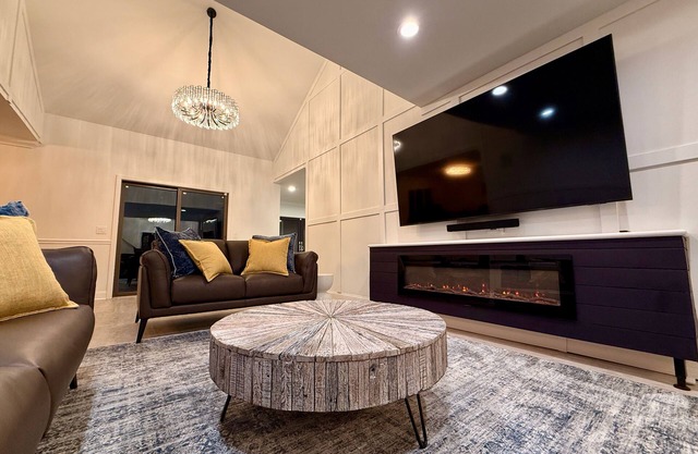Top Luxe Oasis: Ski's, Hike, Golf, Fine Dining, Fireplace, Ultimate Relaxation