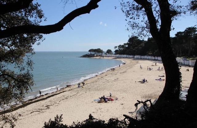 Top-of-the-range amenities close to beaches and shops