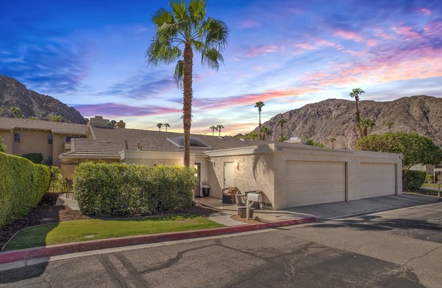 TOP RATED 5 STAR Desert Haven POOL SPA 2br
