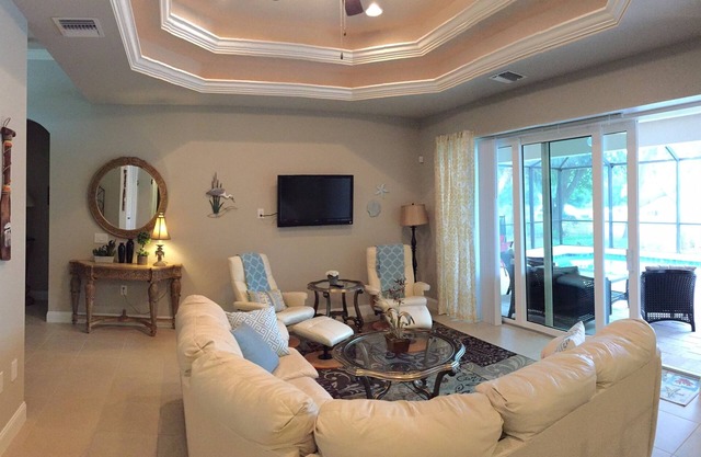 Top Rated Villa For Rent! Short Walk To Beach. Swimming Pool. Family-Friendly