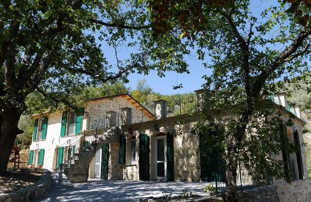 TOP rustico on 16480 sqm, secluded location - 20 minutes to the beach