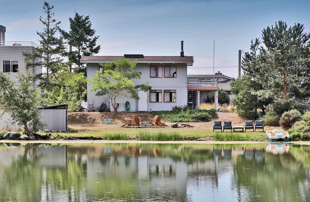 Totally Beachin' Getaway - Two Story Beach Retreat