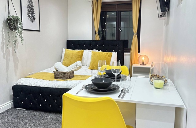 Tower Bridge Chic Studio