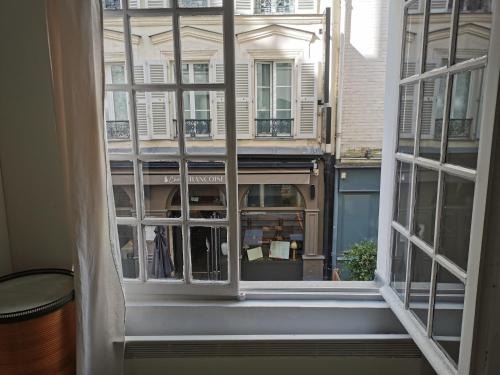 Tower eiffel Magnificent apartment center Paris