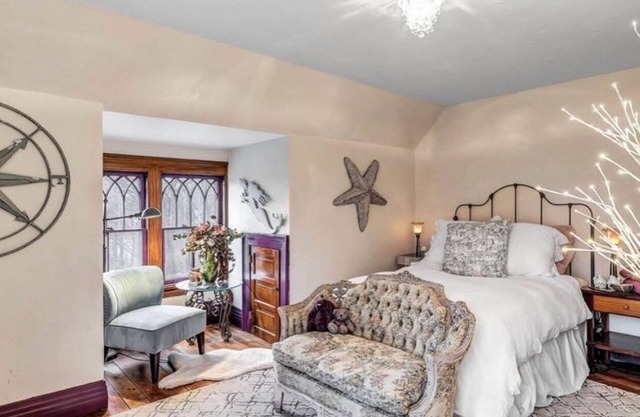 Tower Suite in Historic Mansion B&B, 9 min from Lambeau Field