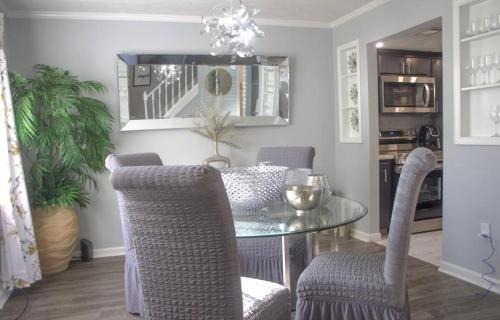 Townhome Getaway minutes from Downton Norcross