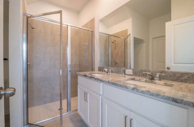 Townhome in Kissimmee for remote workers or snowbirds with heated pool