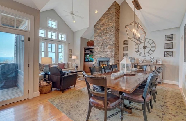 Townhome R5A- Mountain Home, Mountain View, Gated Resort, Indoor/Outdoor Pools and Hot Tub, Fitne.