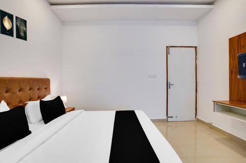 Townhouse OAK XOTEL near silk board metro