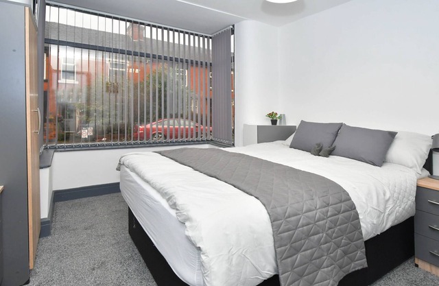 Townhouse @ Princes Road Stoke - Superior Double Ensuite With TV