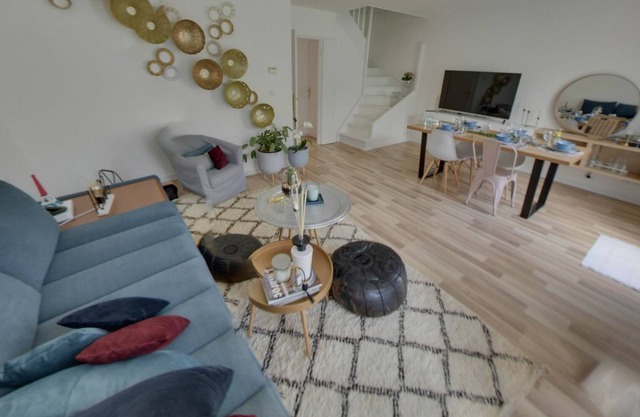 Townhouse-sleeps 6-20 minutes from Disneyland