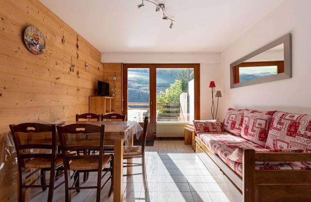 Très belle terrasse face aux pistes pour cet appartement