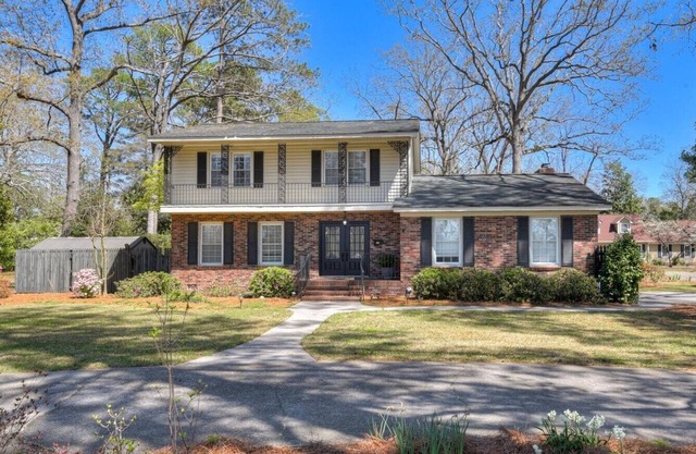 TRACKSIDE RETREAT 4 BEDROOM HOME-WALK TO BRUCES FIELD AND AIKEN TRAINING TRACK