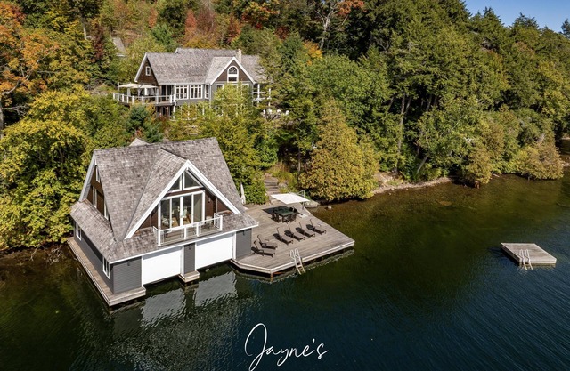 Traditional 7 bed 7 bath cottage on Lake Joseph + Boathouse