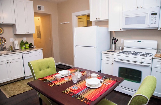 Traditional decor, 1Br, 1Ba, Floor #1,NO steps convenient to US OPEN