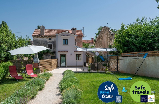 Traditional holiday house in peaceful location, village Rakalj