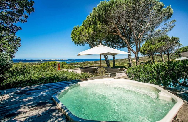 Traditional house with pool close to the beach