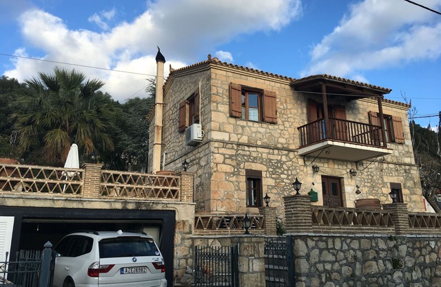 Traditional Stone 2 bed Villa,family friendly,relaxing place,near town and beach