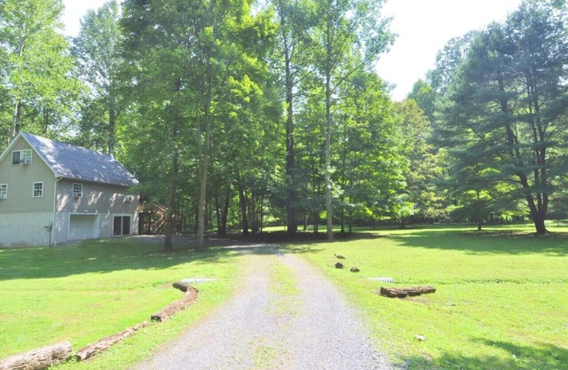 Trails End - riverside | pets | hot tub | wifi | fire pit | grill