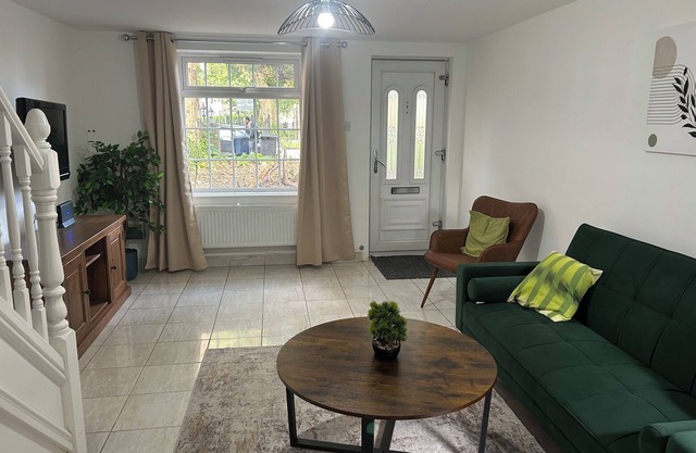 Tranquil 3 Bed Garden House, Hendon NW4