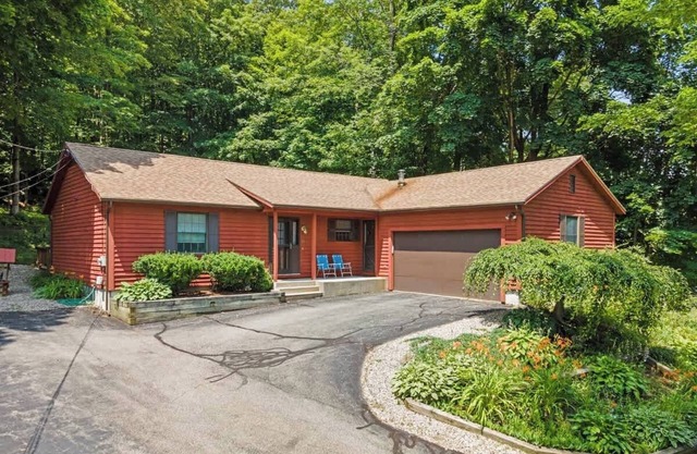 Tranquil 3BR Retreat Game Room, Deck, Beach Pass