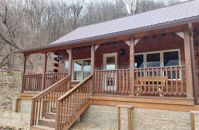 Tranquil Amish-built cabin near Wildcat State Park