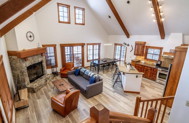 Tranquil Chalet |wrap-around deck|Pet Friendly