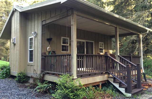 Tranquil Cottage with modern amenities of home, located near beaches and parks