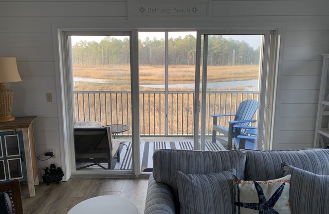 Tranquil escape in Bethany Bay. Relax at the 2 BR Condo with nature views.