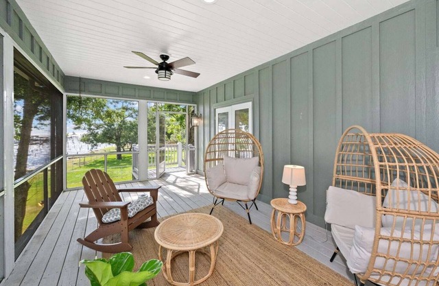 Tranquil Fairhope Cottage/Waterfront/Screened porch/fishing pier