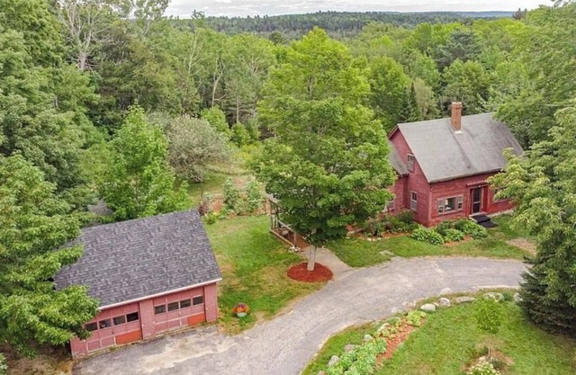 Tranquil farmhouse with WiFi in charming Cape Rosier