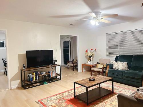 Tranquil Fremont Getaway - Comfortable 3BR 2BA Home