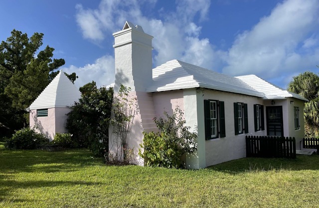 Tranquil Garden Setting, Private Waterfront - Sleeps 6, Twizy charger.