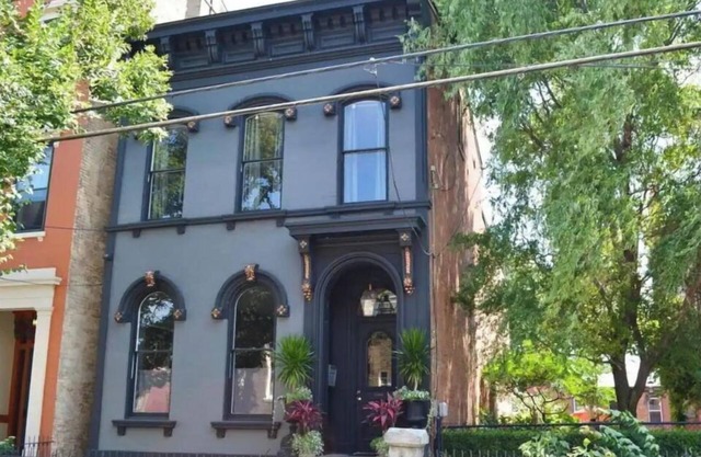 Tranquil In-Town Garden Carriage House, No pet fee