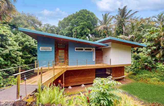 Tranquil Island Escape | Walk to Kehena Beach | Washer & dryer, WiFi