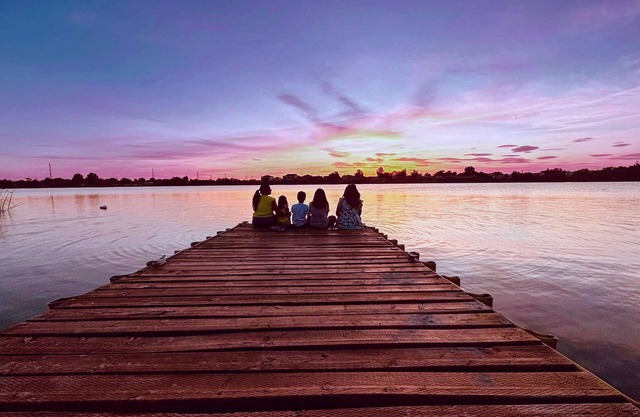 Tranquil Lakeside Escape!