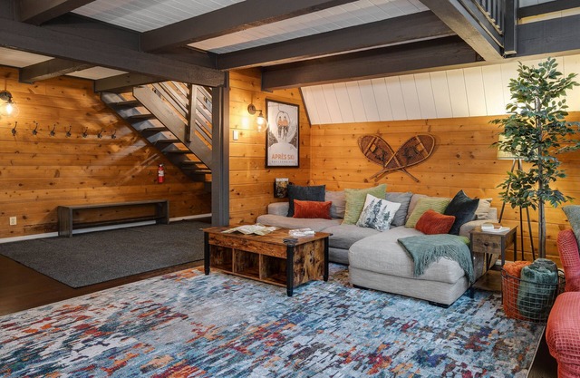 Tranquil modern hike + ski Breck cabin w/Fast WiFi, HotTub, FirePit, 2 Kitchens