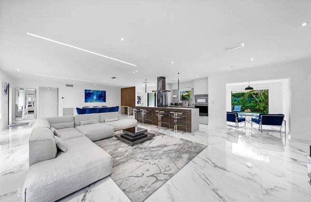 Tranquil Oasis - Spacious Bedrooms - 10mins Beach