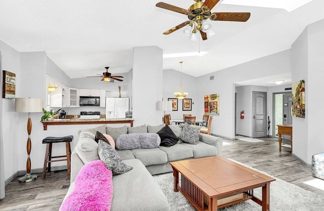 Tranquil Oasis: 4BR Pool Home
