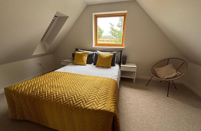 Tranquil Pond View Loft Retreat in Sudbury