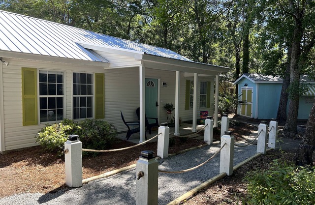 Tranquil Private Home, Heart of Inlet, easy walk to Marshwalk and Restaurants