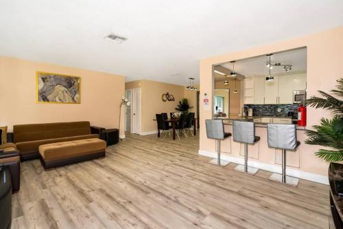 Tranquil Retreat with HEATED POOL Minutes to the Beach