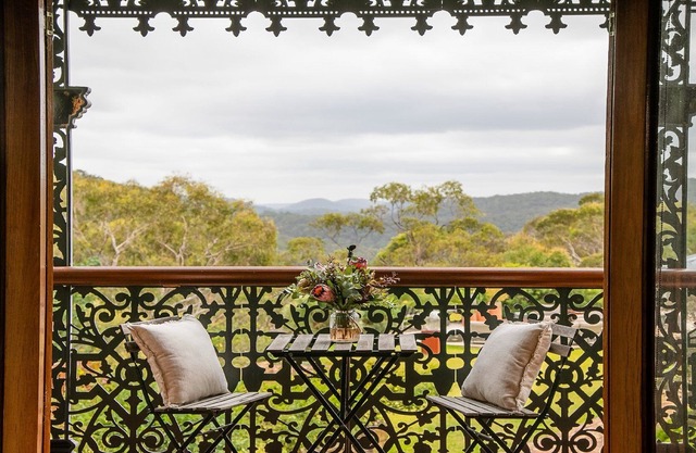 Tranquil, romantic, secluded retreat with amazing views that stretch on forever!