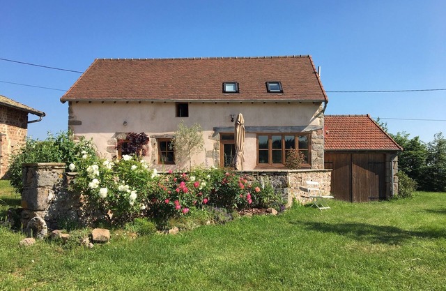 Tranquility and beauty guaranteed in stunning hilltop setting