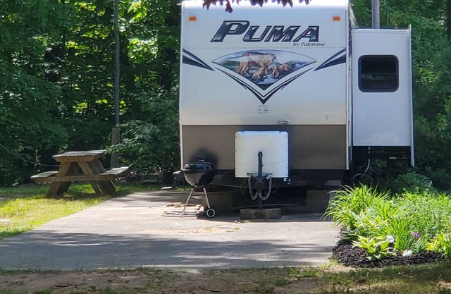 Travel trailer in a rustic setting, 1/4 mile from State Park Entrance