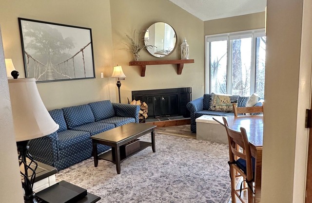 Travelers' Rest-Your Wintergreen Retreat in the Center of it All!