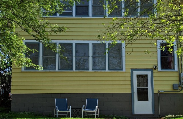 Traveling Professionals/Contractors, Sunny Upper Flat by Iron Belle Trail!