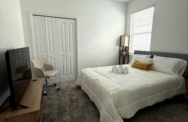 Traveling workers 1bed and living space/pets friendly